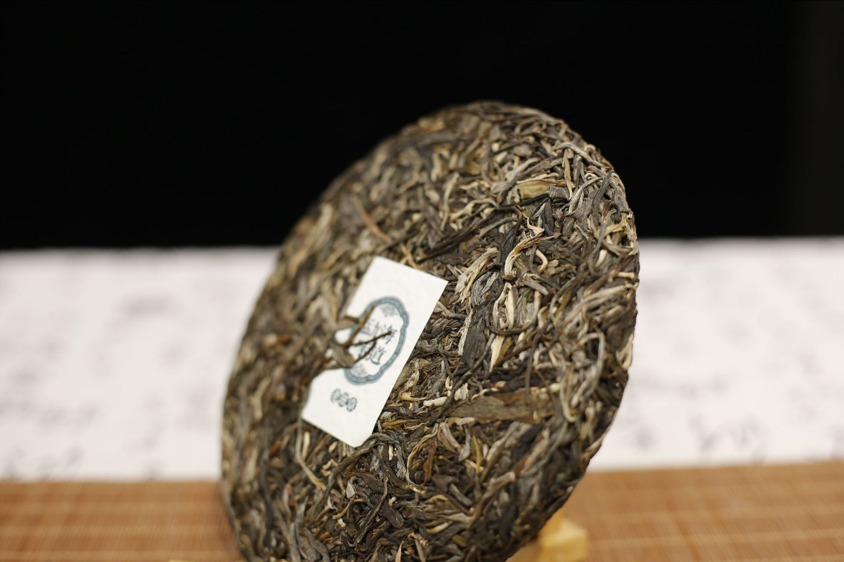 357g Old Banzhang Yunnan Pu'er Tea Raw Tea Menghai Flavor Seven Seed Cake