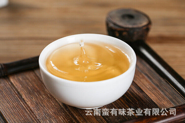 Yunnan Pu'er tea Lao Banzhang golden leaf raw tea 1pack of 4pieces 1bundle= 1kg