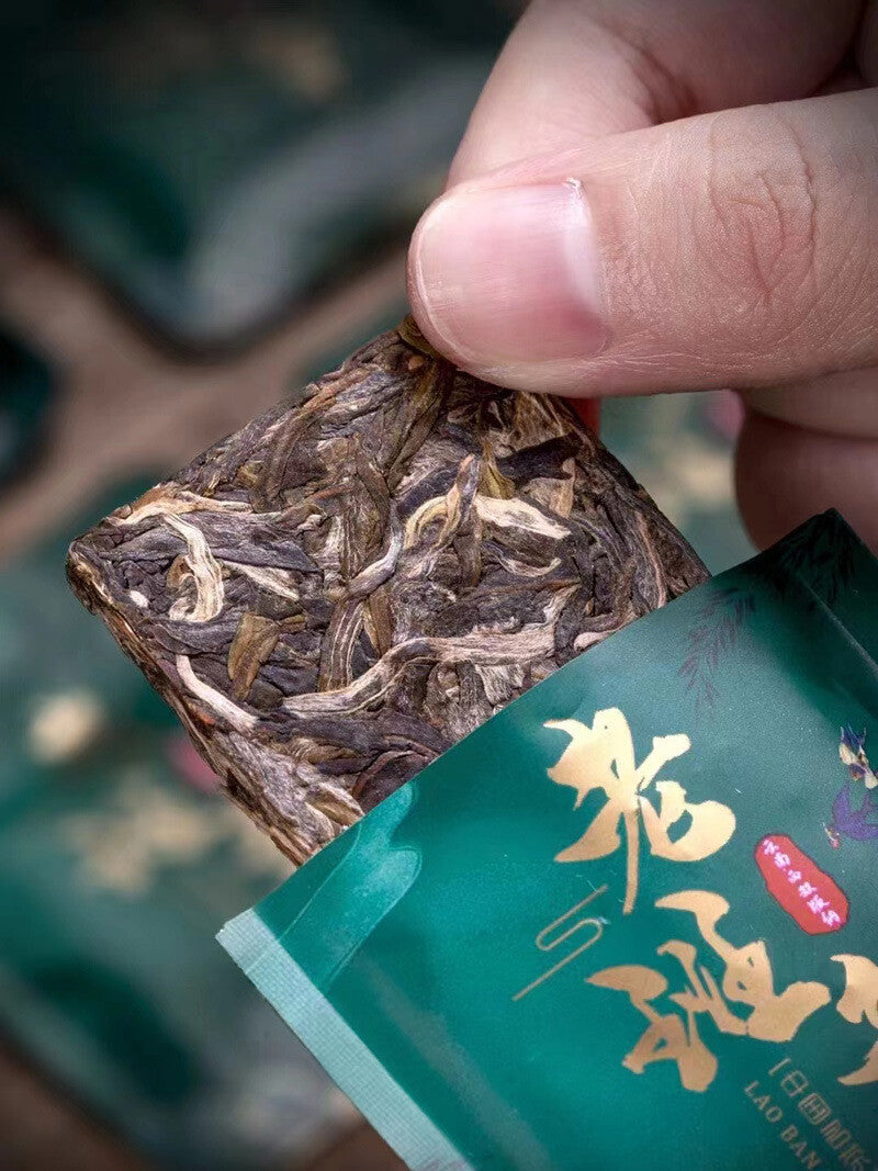 Yunnan Menghai Puerh Tea Raw Tea Lao Banzhang Lao Man Jingmai Mountain 250g