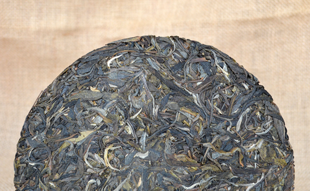 Yunnan Pu'er Tea Cake Old Tree Tea Leaves Pu'er Tea Cake Raw Tea 357g