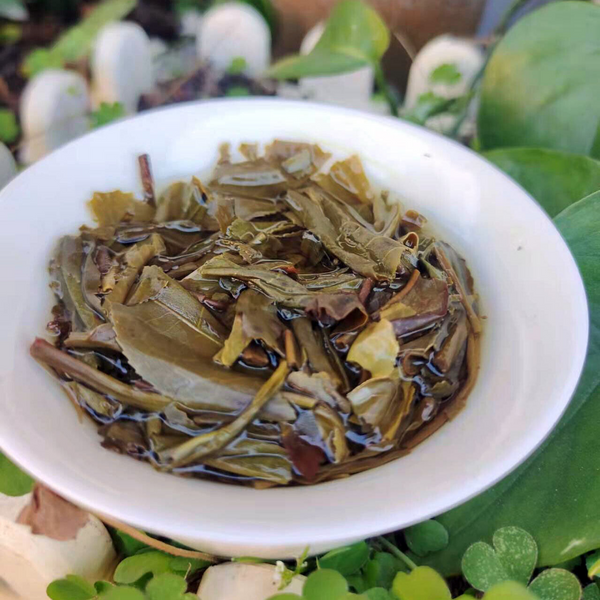 Pu'er Tea Brown Mountain Ancient Tree Tightly Pressed 357g Pu'er Raw Tea Cake
