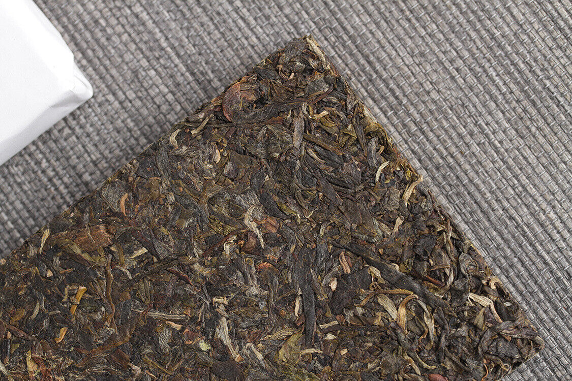 200g Yunnan Pu'er Tea Bulang Spring Tip Pu'er Raw Brick Pre-Mingling Spring Tea