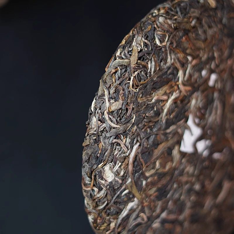 Brown Raw Tea Yunnan Pu'er Tea Early Spring Raw Tea 357/g Floral Fragrance