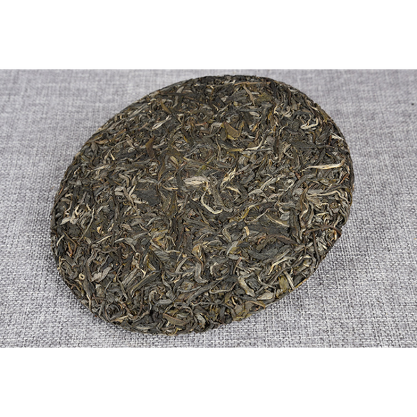 Spring Green Tea Icelandic Ancient Tree Tea 357g Yunnan Pu'er Tea Early