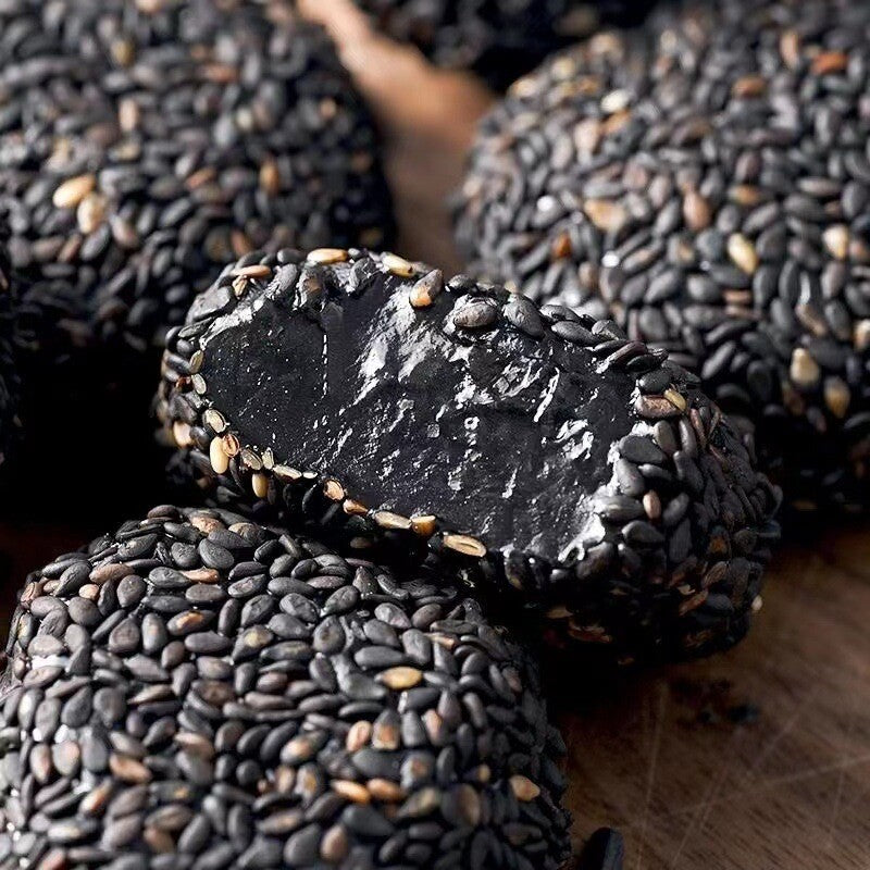 Sesame Coconut Flakes Glutinous Rice Cake Five Black Mochi Balls with Secondary image