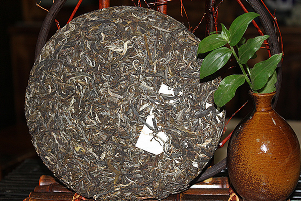High Quality 357g Yunnan Pu'er Raw Tea Healthy Drink