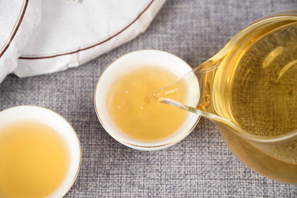 High Quality Yunnan Tea Yiwu 357g Raw Tea Cake 云南茶叶 易武凤凰窝 357克生茶饼
