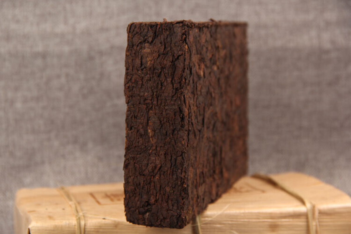 Brick Chinese Ancient Tree Big Leaf Pu-erh Tea 1000g Bamboo Shell Old Pu'er Tea