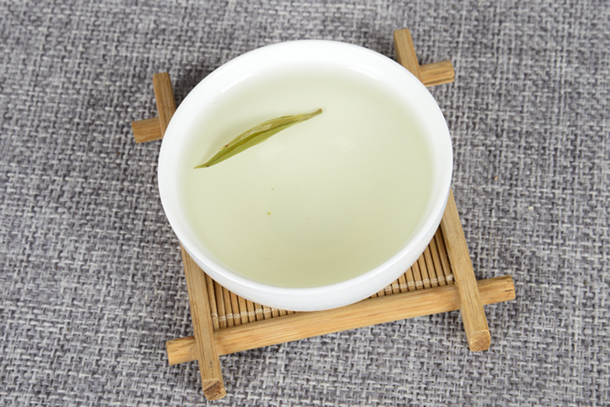 500G Yunnan green needle green tea single bud strong aroma green tea straight