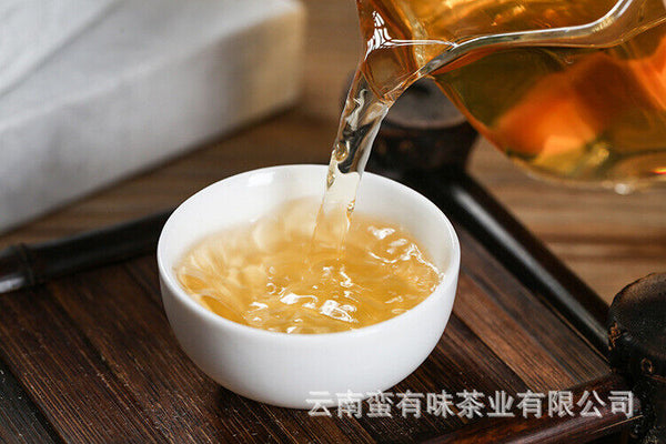 Yunnan Pu'er tea Lao Banzhang golden leaf raw tea 1pack of 4pieces 1bundle= 1kg