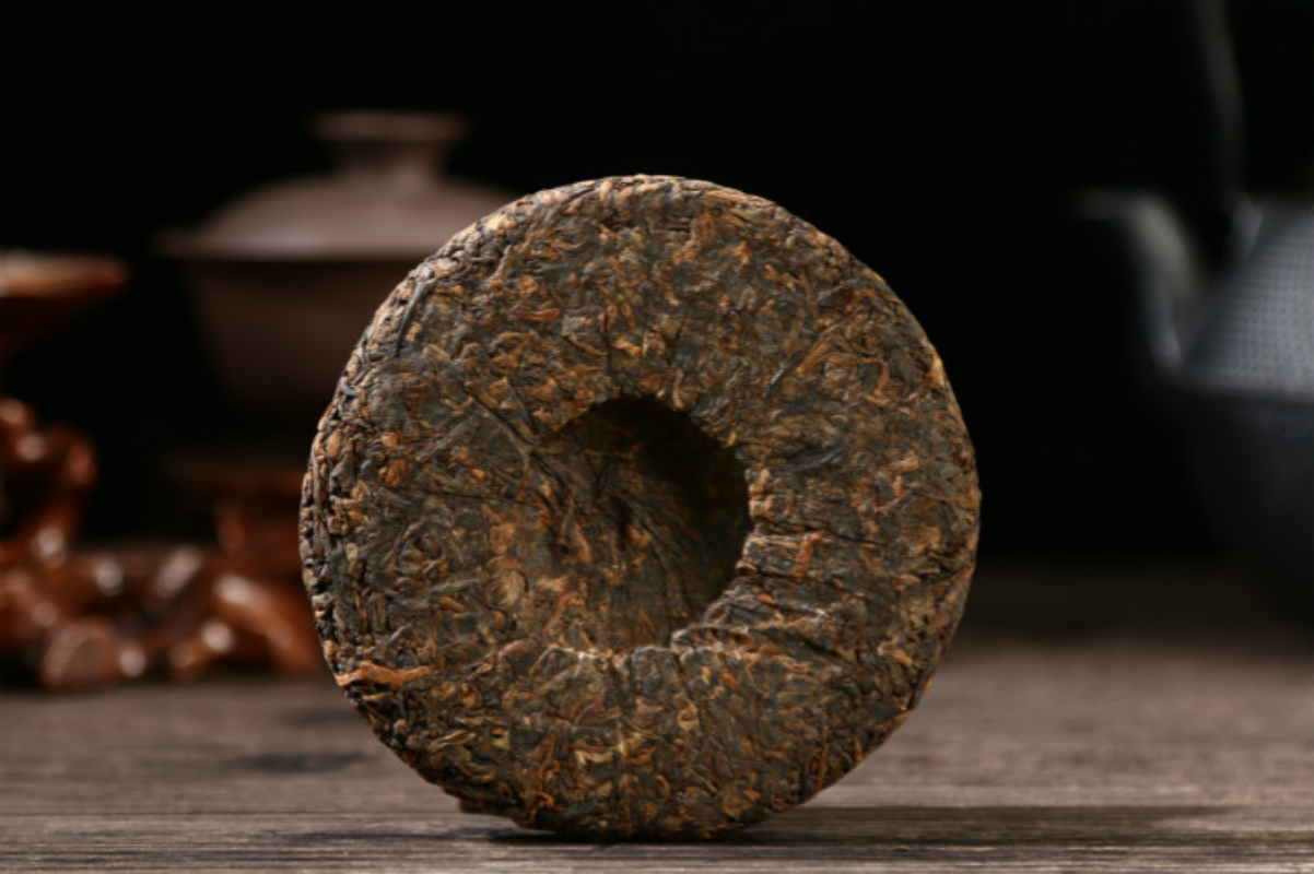 Yunnan Pu'er Tea 100g Ripe Cake Aged Old Tree Tea Golden Bud Ripe Tea