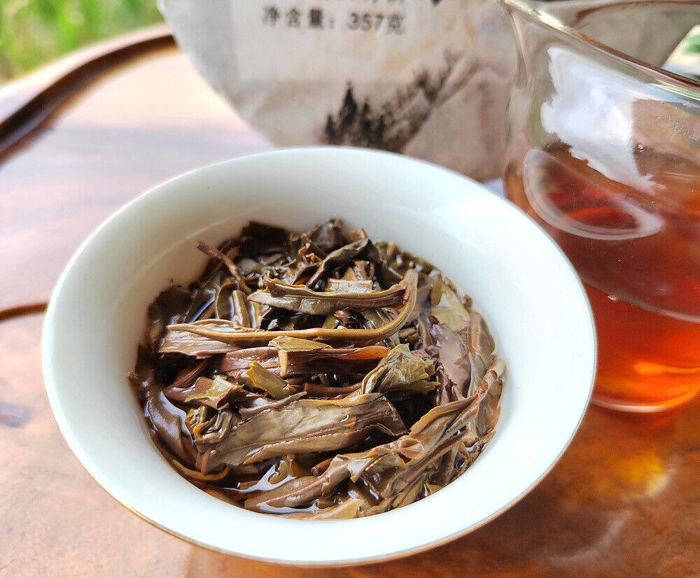 Pu'er Old Raw Tea Menghai Seven Cakes Yunnan Gedeng Yiwu Aged Old Raw Cake