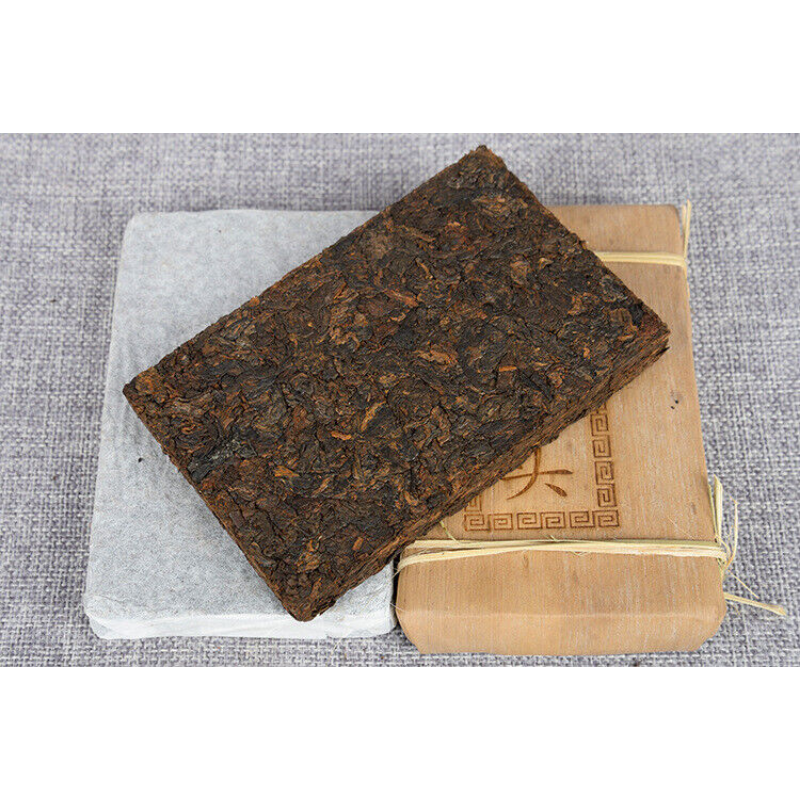 Natural Black Tea Pu-erh Tea Old Tea Head Golden Bud Brick Ripe Tea Brick 250g