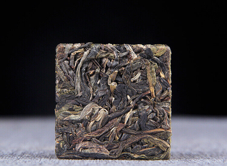Small Icelandic Square Brick Pu-erh Raw Tea Flakes 小冰岛方砖普洱生茶薄片 22年头春古树茶云南普洱茶