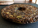 357g Pu'er raw tea golden leaves golden Mengku yellow slices, seven seed cakes