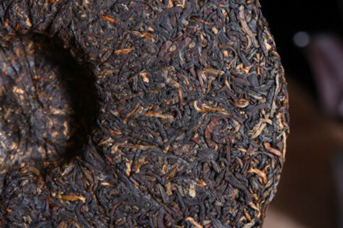 Yunnan Sun Dried Ancient Arbor Tree Tea 357g Dianhong Dian Hong Black Tea Cake