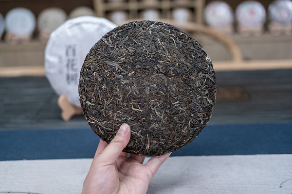 357g Yunnan Ancient Tree Pu'er Tea Yiwu Baihua Tree Pu'er Raw Tea Cake