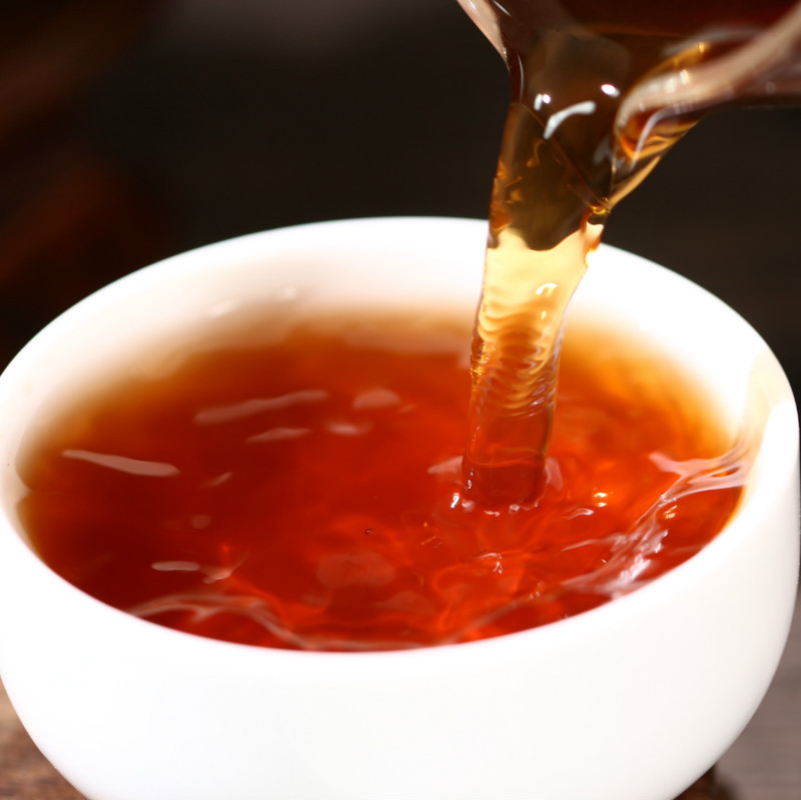 Yunnan Pu'er Tea 100g Ripe Cake Aged Old Tree Tea Golden Bud Ripe Tea
