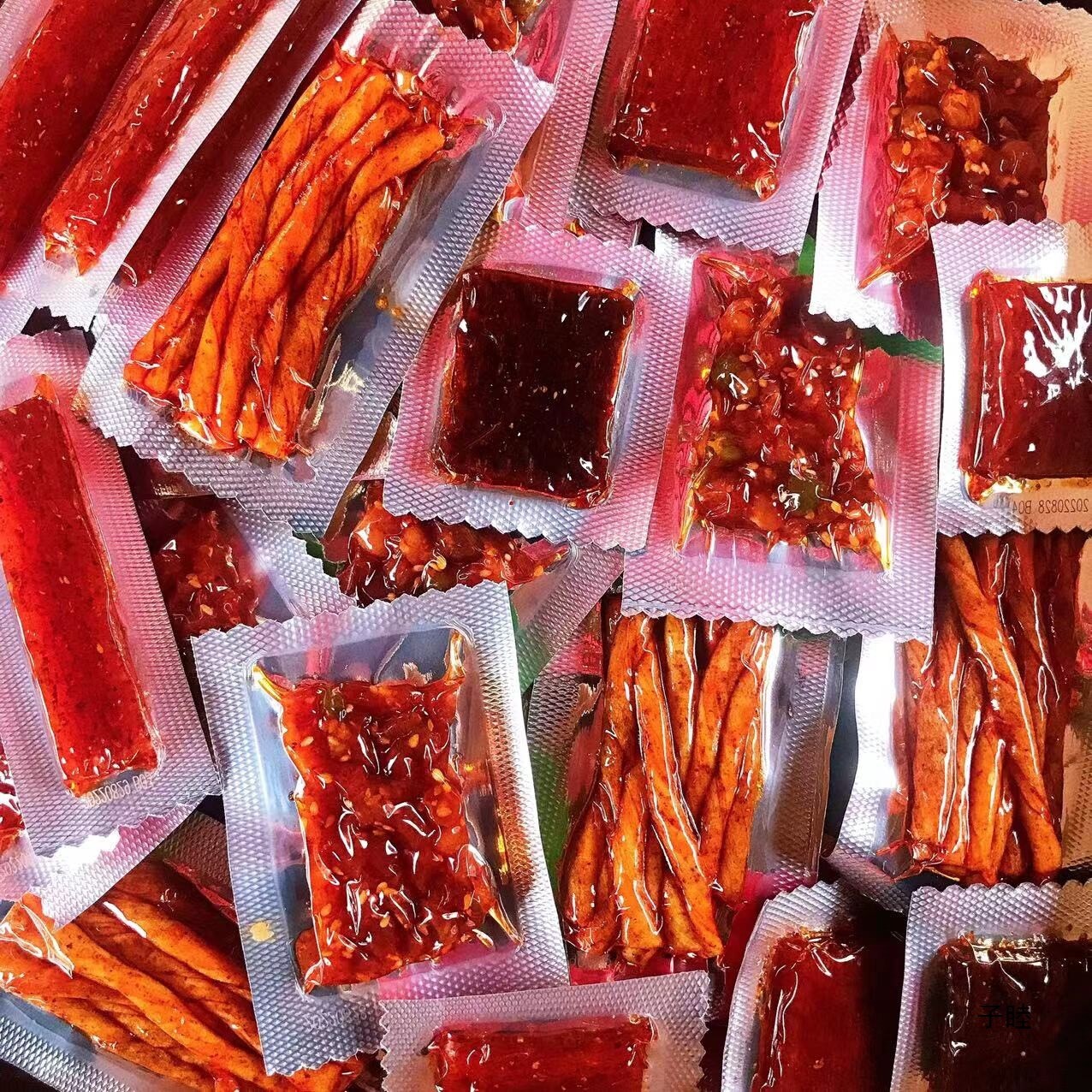Spicy mixed pack multi flavored vegetarian beef tendon snacks Secondary image