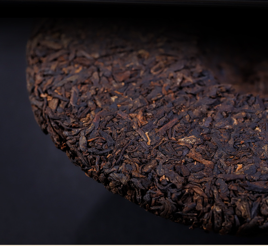 357g Yiku Xigui First Spring Ancient Large Leaf Seeds Aged Pu'er Ripe Cake Tea