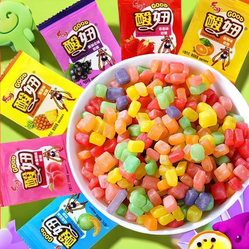 Various flavors to choose from sour gummies, a must-have snack for leisure time Main image