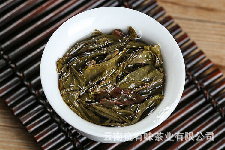 Yunnan Pu'er tea Lao Banzhang golden leaf raw tea 1pack of 4pieces 1bundle= 1kg