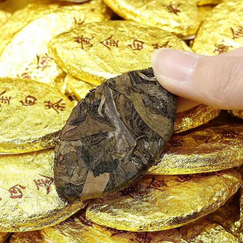Organic Leaf Shape White Tea Leaves Compressed Old White Tea Cake 250g Secondary image
