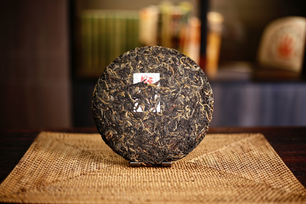 357G Yunnan Dian Hong Fengqing black tea wild ancient tree black tea cake tea
