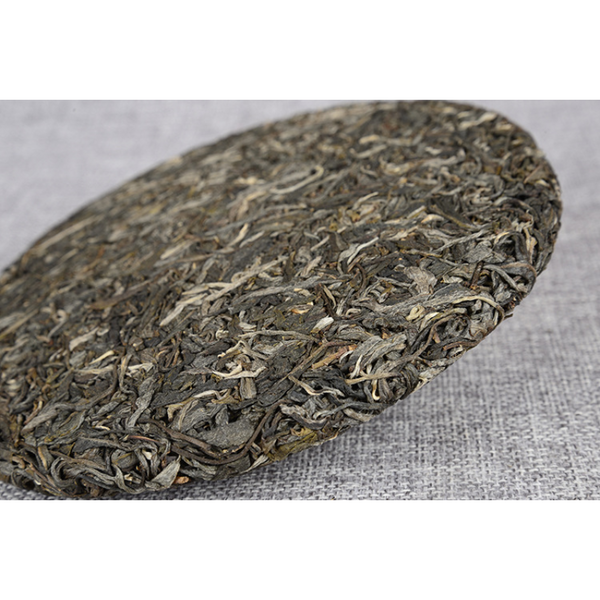 Spring Green Tea Icelandic Ancient Tree Tea 357g Yunnan Pu'er Tea Early