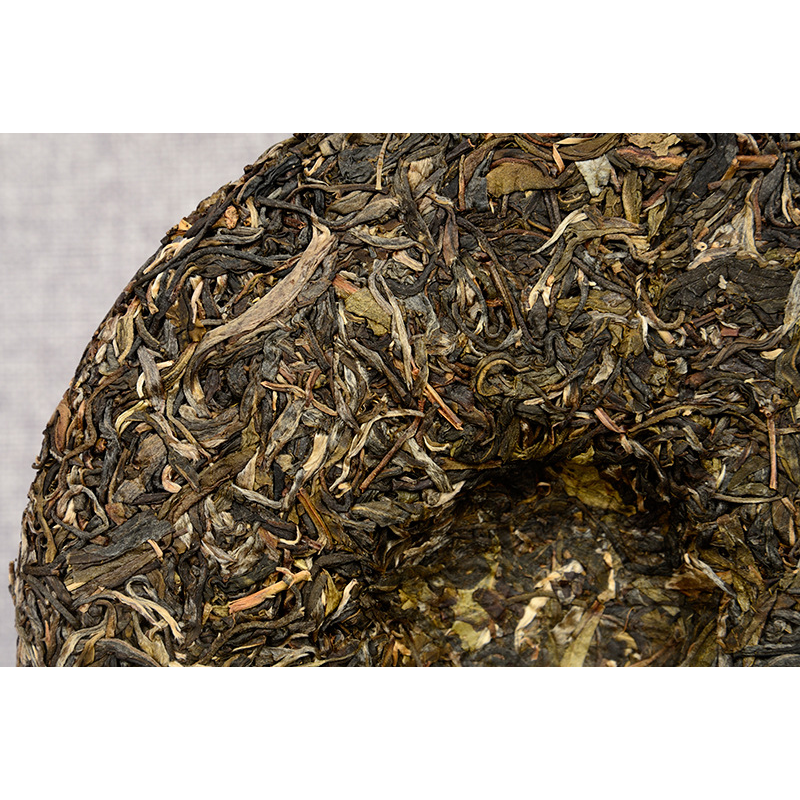 Overlord Green Cake Menghai Ancient Tree Tea  Pu'er Tea Tea 357g/12.59oz