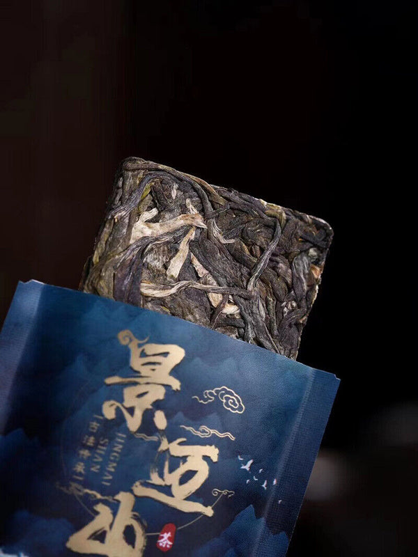 Yunnan Menghai Puerh Tea Raw Tea Lao Banzhang Lao Man Jingmai Mountain 250g