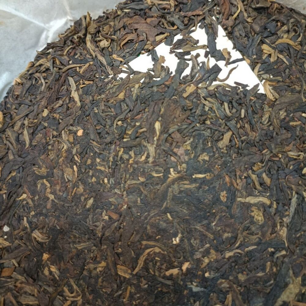 Laomane Arbor Tree Spring Buds QiZi Banzhang 357g Pu-erh Tea Cake