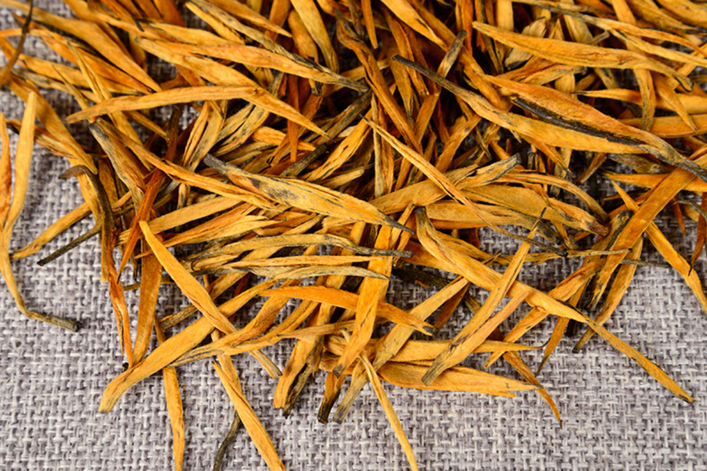 500G Yunnan Fengqing black tea gold needle black tea whole bud straight strip