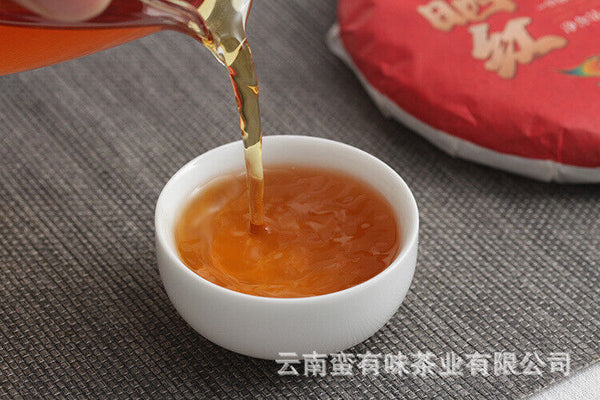 200g cake tea Yunnan Dian Hong tea Fengqing black tea Ancient tree sun red