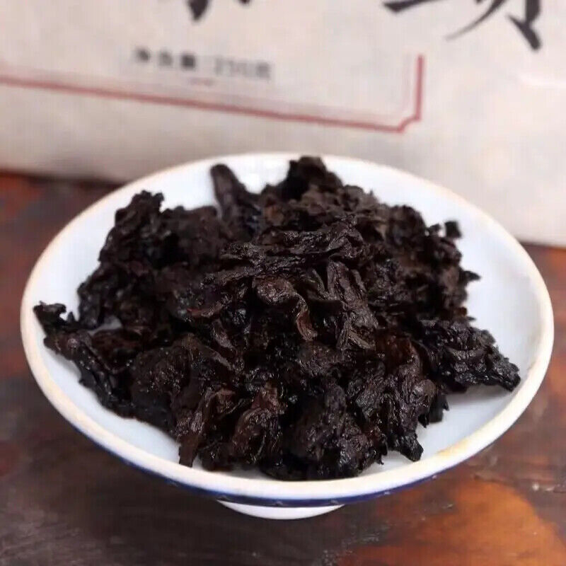 Old Laochatou Yunnan Pu'er Compressed Tea Bulang Mountain Puer Tea Brick 250g
