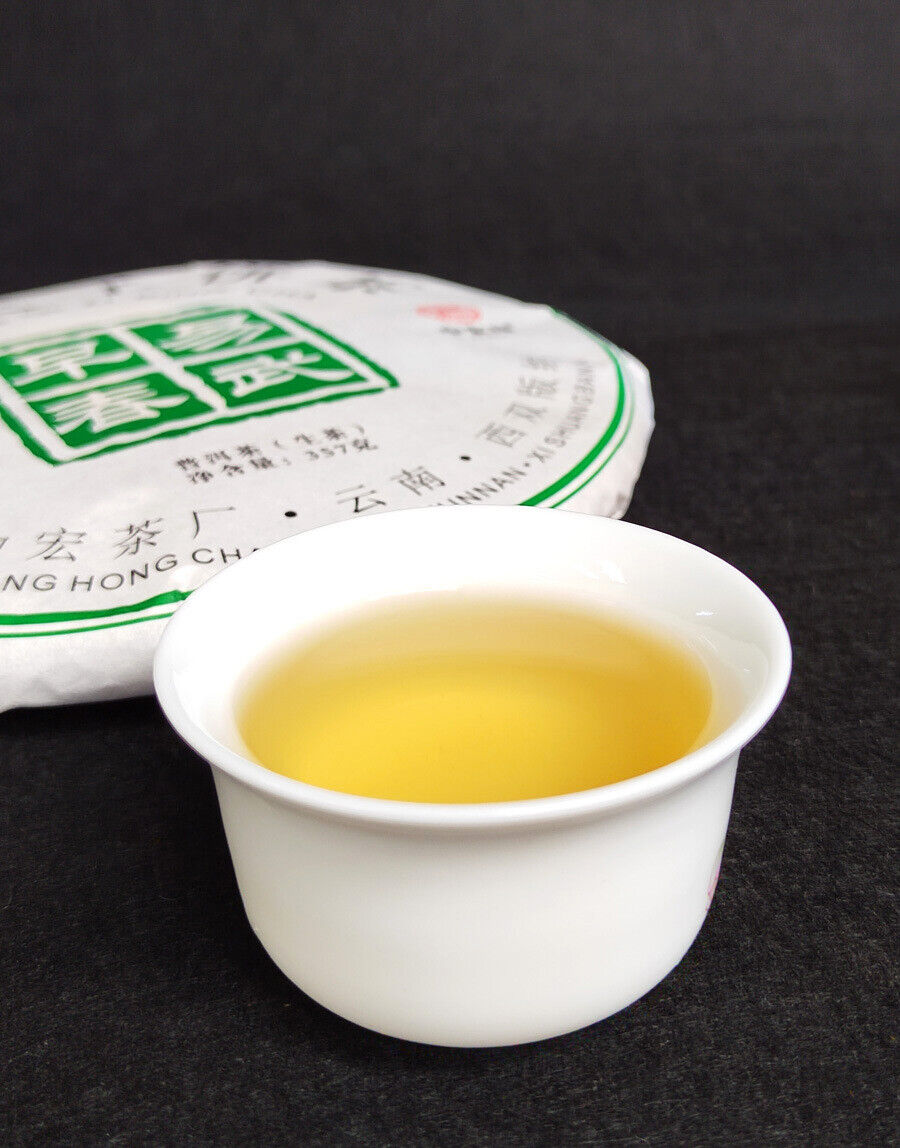 Pu-erh Raw Tea Cake Yunnan Pu-erh Tea 357g 云南七子茶饼 易武早春