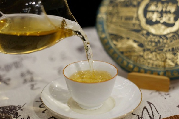 357g Old Banzhang Yunnan Pu'er Tea Raw Tea Menghai Flavor Seven Seed Cake