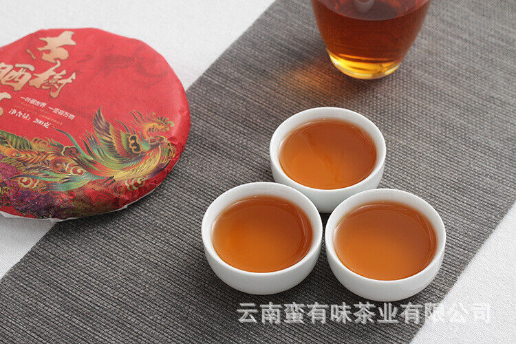 200g cake tea Yunnan Dian Hong tea Fengqing black tea Ancient tree sun red