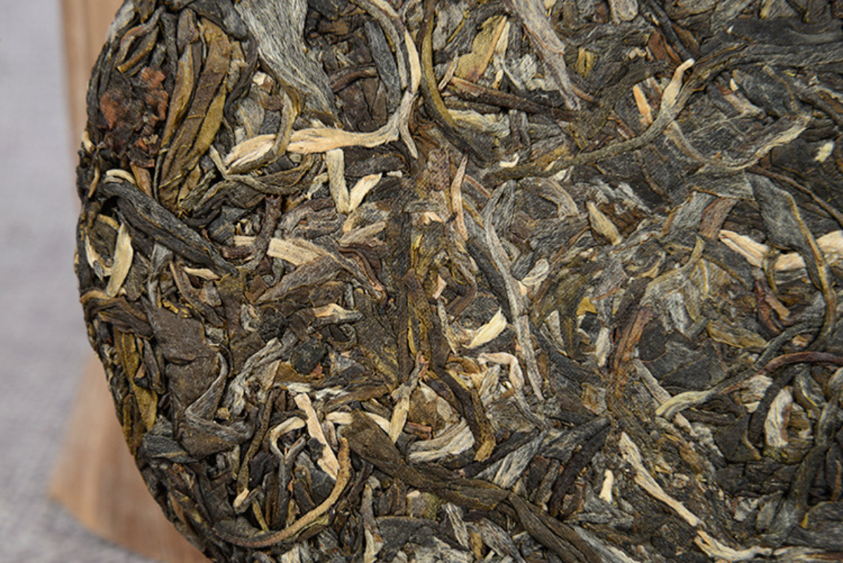 Yunnan Pu'er Tea 100g Icelandic Ancient Tree Raw Tea Cake Pu'er Raw Tea Cake