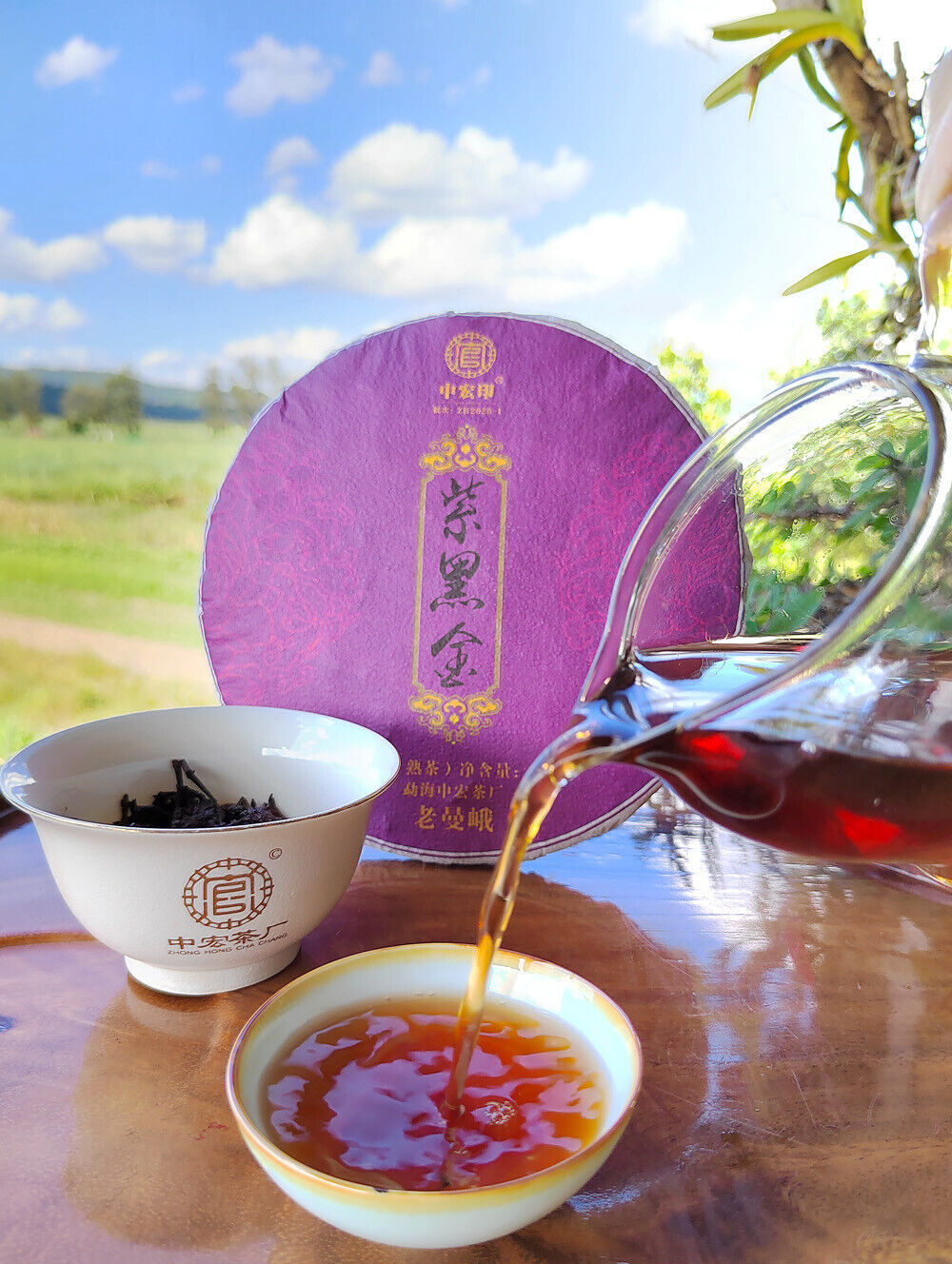 357g Lao Man'e ancient tea Menghai seven cakes ripe Brown Mountain ripe tea cake
