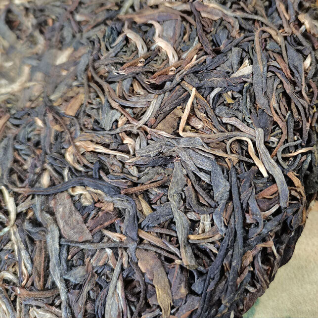 Raw Pu'er Tea Cake Organic Yunnan Pu'er Tea Hand-Pressed 357g