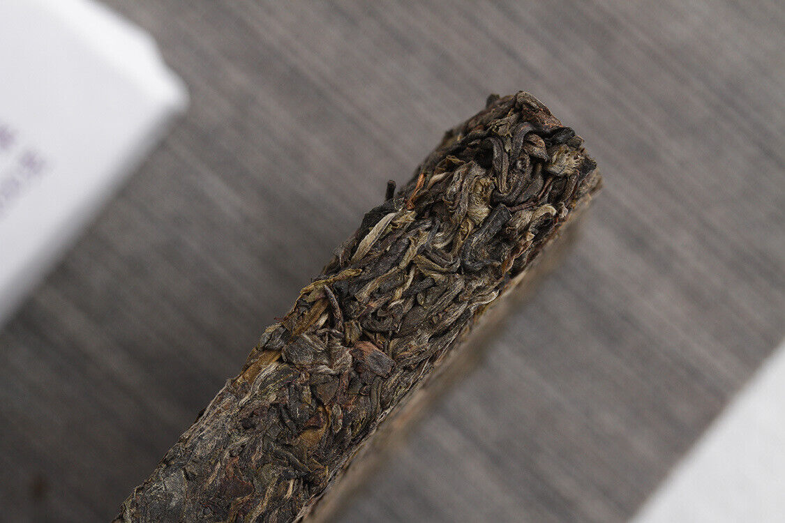 Yunnan Puerh Tea , Puerh Raw Tea Brick 200g Bright Front Spring Tea
