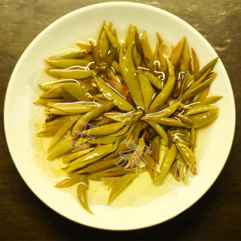 Thé Pu'er bourgeon violet début du printemps nouveau thé thé au nectar Mingqian