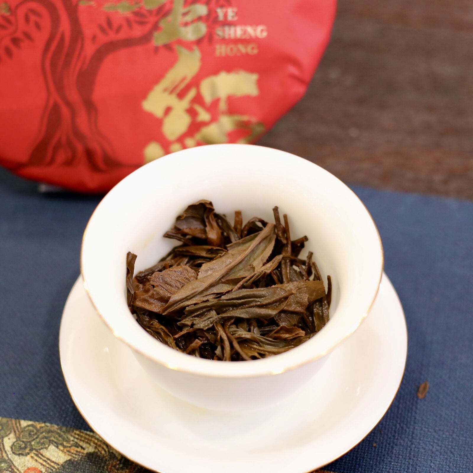 Yunnan Dianhong Fengqing Black Tea  357g Wild Ancient Tree Black Tea Cake Tea