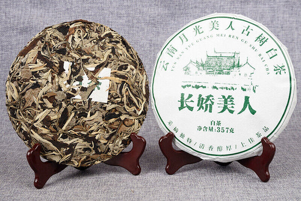 357g/cake Yunnan White Tea Old Tree Moonlight White Long Jiao Mei Ren White Te