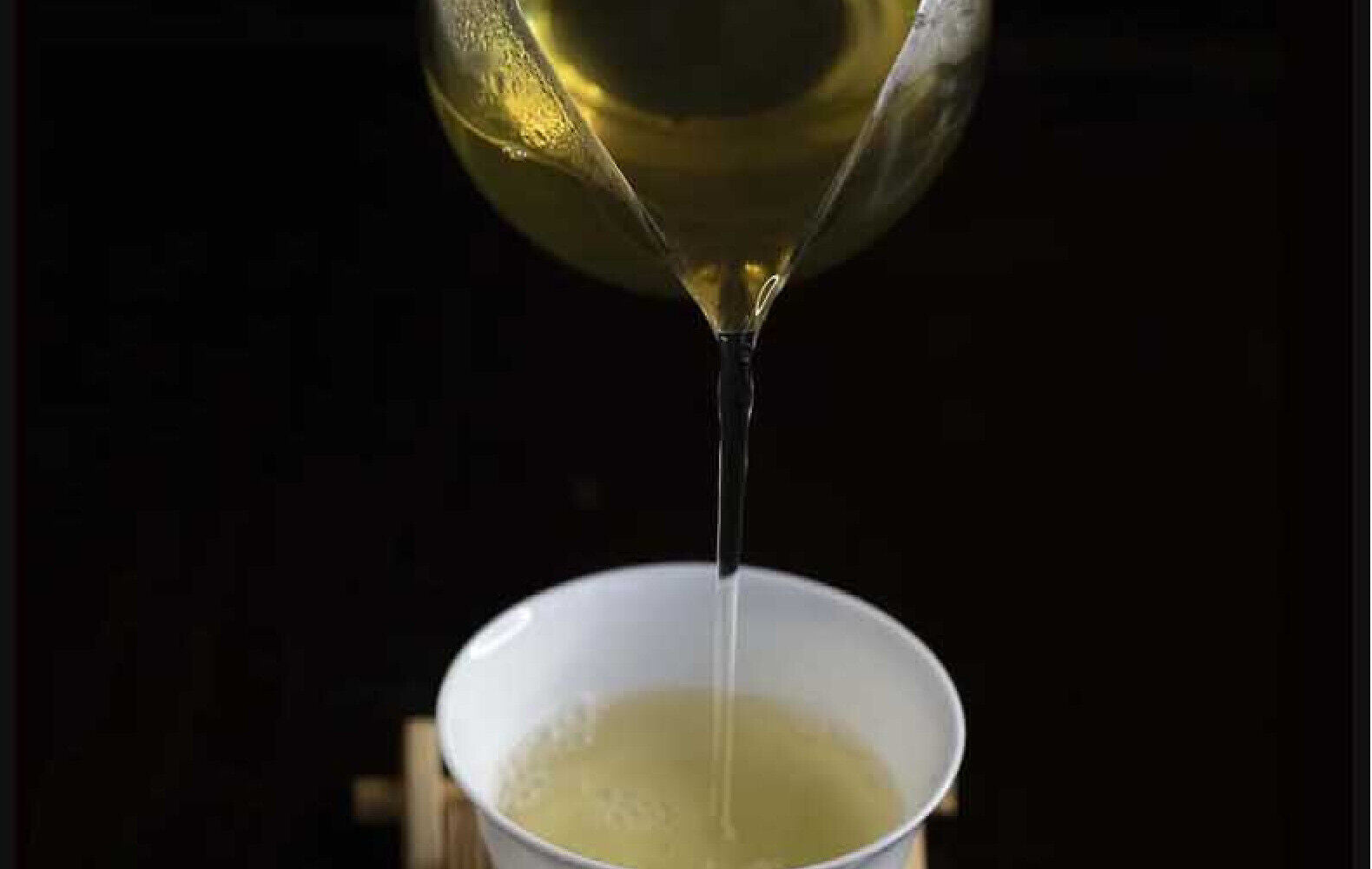 Yunnan Tea Nannoushan Head Spring Ancient Tree Pu'er Raw Tea 357g Cake Tea