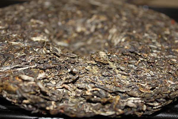 High Quality 357g Yunnan Pu'er Raw Tea Healthy Drink