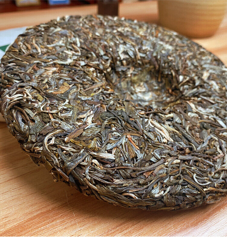 Yunnan Pu'er Tea Cake Raw Pu'er Tea Lao Banzhang Ancient Tree Tea 357g