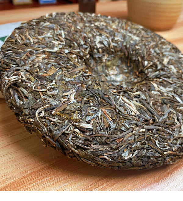 Yunnan Pu'er Tea Cake Raw Pu'er Tea Lao Banzhang Ancient Tree Tea 357g