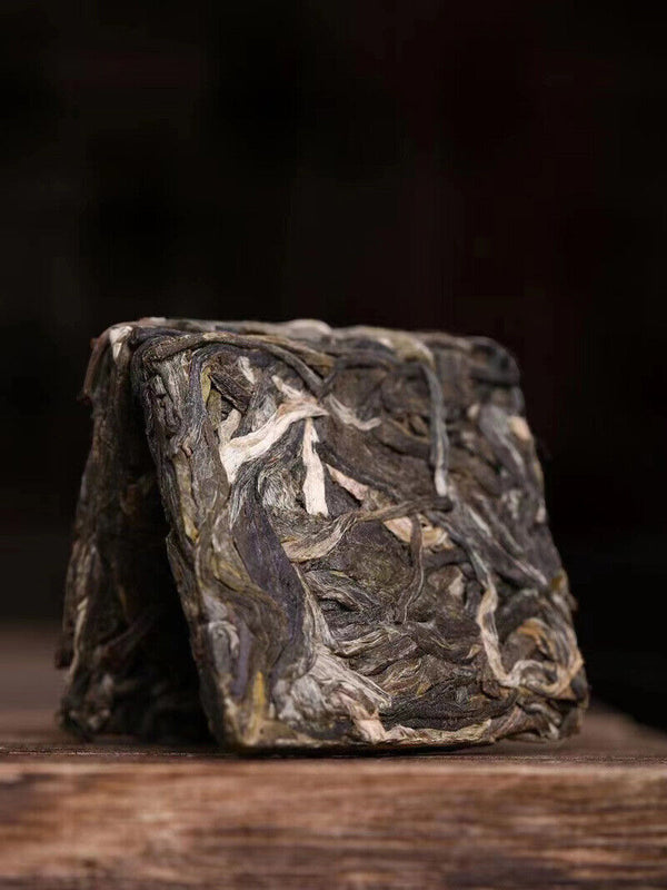 Yunnan Menghai Puerh Tea Raw Tea Lao Banzhang Lao Man Jingmai Mountain 250g